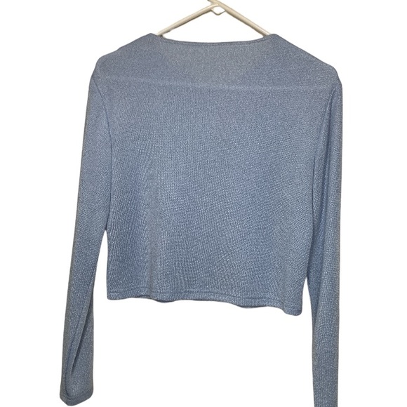 NO LABEL Women’s Cropped Button up Baby Blue Sheen Light Sweater Size Medium - Picture 3 of 4